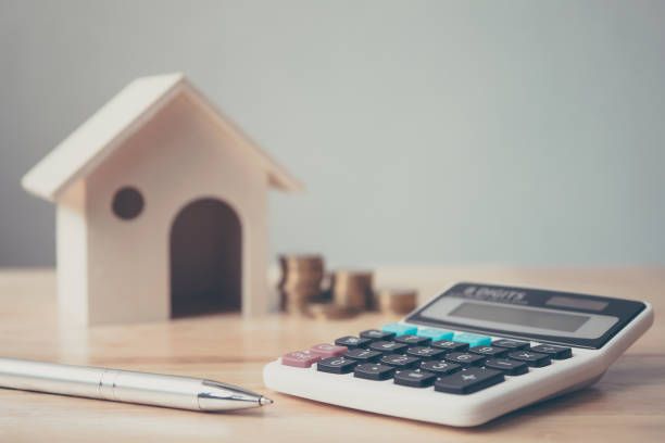 Maison et calculatrice pour un prêt